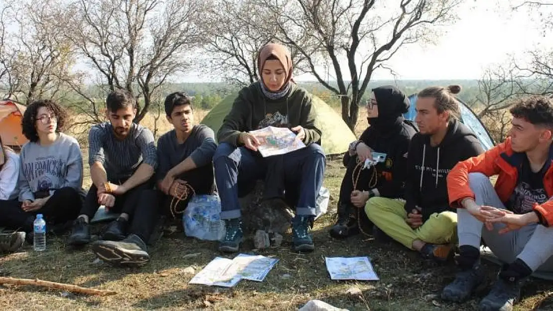 'Öğrencilerden Küçük Sivri tepesinde kamp'