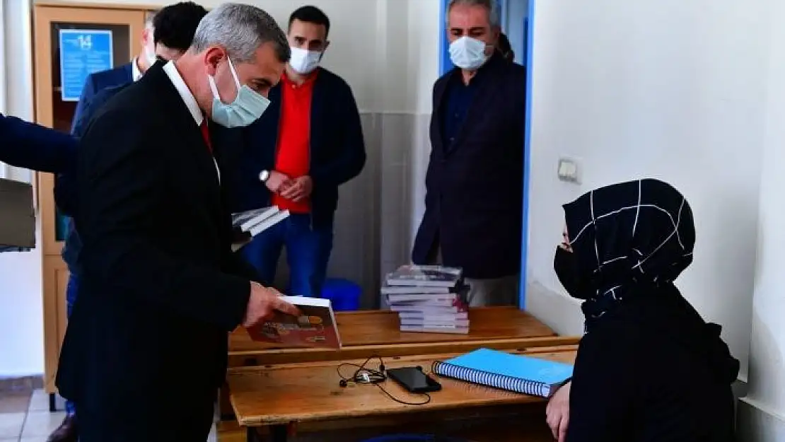 'Öğrencilere sınav deneme seti hediyesi'