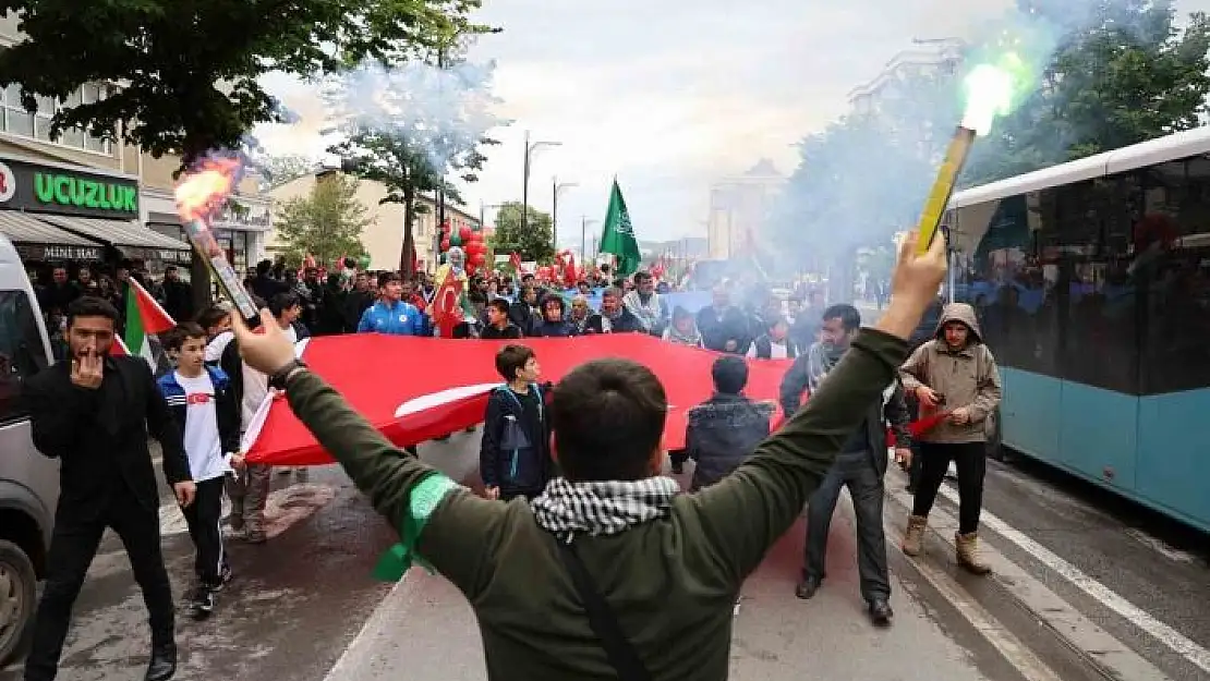 'Öğrencilerin kalbi  Filistin ve Doğu Türkistan için attı'