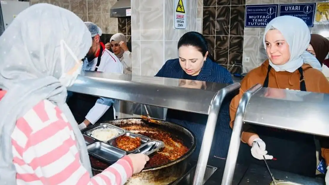 'Öğrencilerle iftarda bir araya geldi'