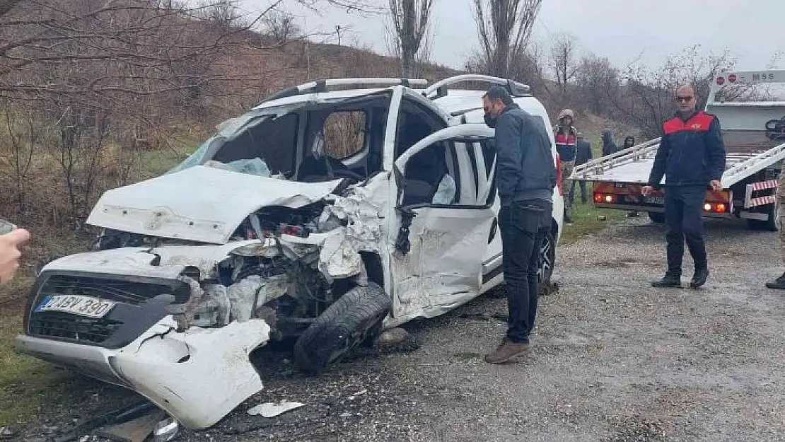 'Öğretmenleri taşıyan servisi kaza yaptı: 1´i ağır 7 yaralı'