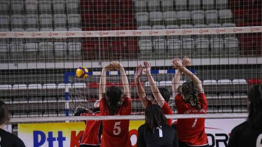 'Okullar arası voleybolda 35 takım mücadele ediyor'