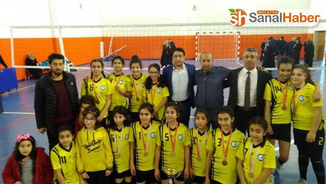 Okullar arası voleybolda şampiyon belli oldu