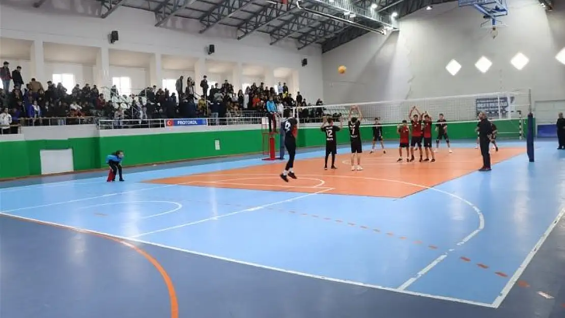 'Okullar arasında düzenlenen voleybol şampiyonası tamamlandı'