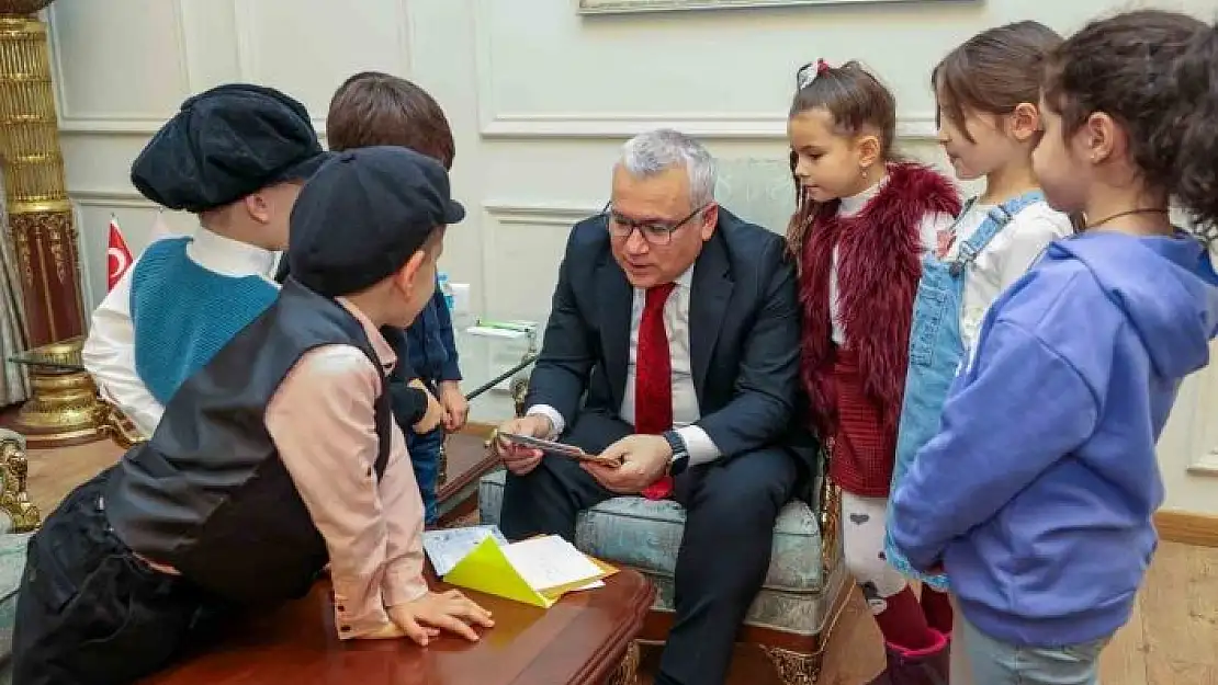 'Okuma yazmayı öğrenir öğrenmez Mehmetçiğe mektup yazdılar'