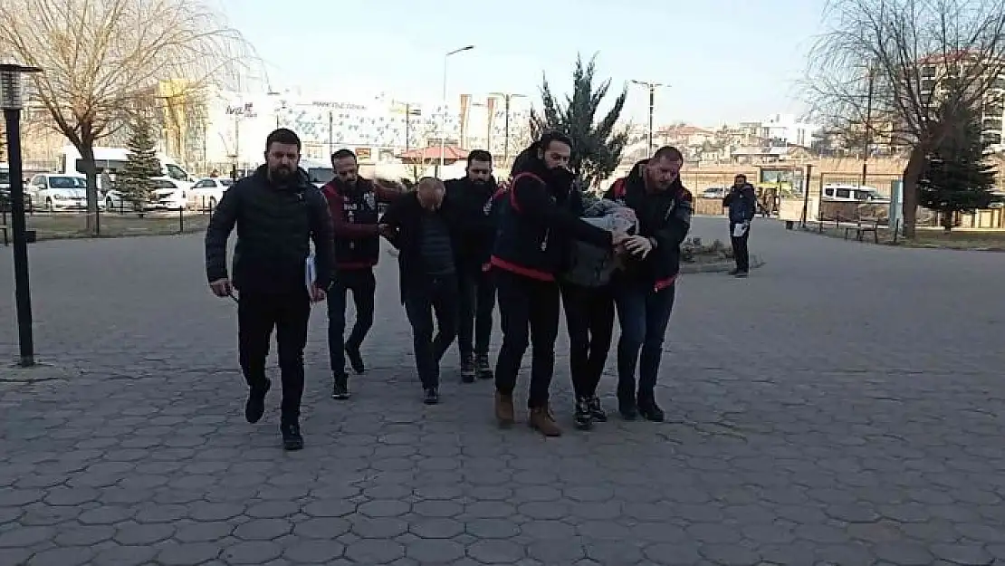 'Öldüresiye dövüp ''kendi kendine yaptı'' dedi'