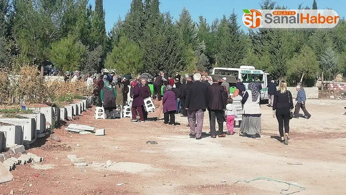 Öldürülen Malatyalı uzman çavuşun eşi toprağa verildi