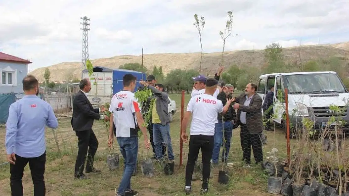 'Ölen babası için ilginç bir hayır yaptı'