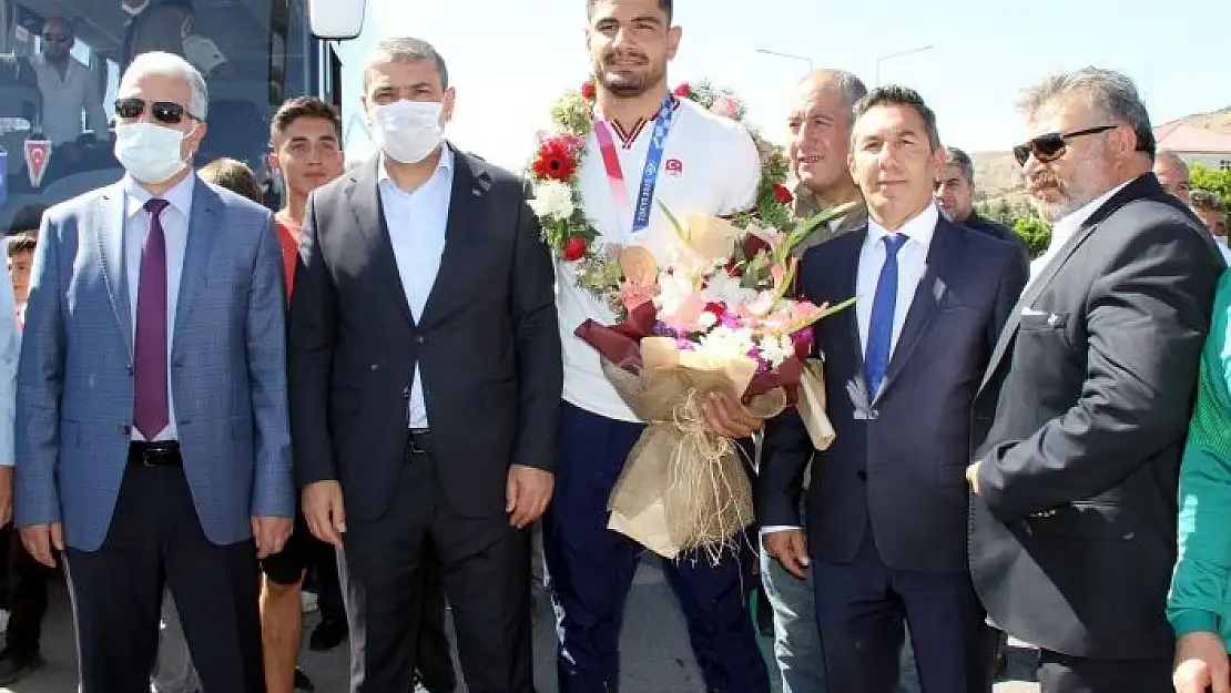 'Olimpiyat üçüncüsü Taha Akgül baba ocağında'