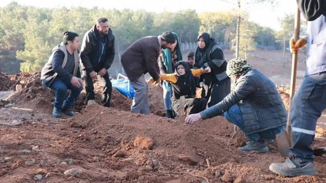 'Önce eşini şimdi de 3 çocuğunu kaybeden annenin ağıtları yürek dağladı'