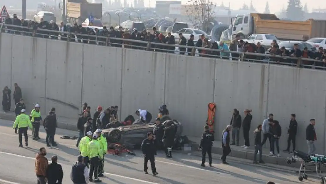 'Önce otomobile sonra aydınlatma direğine çarpıp takla attı: 1 ölü, 1 yaralı'