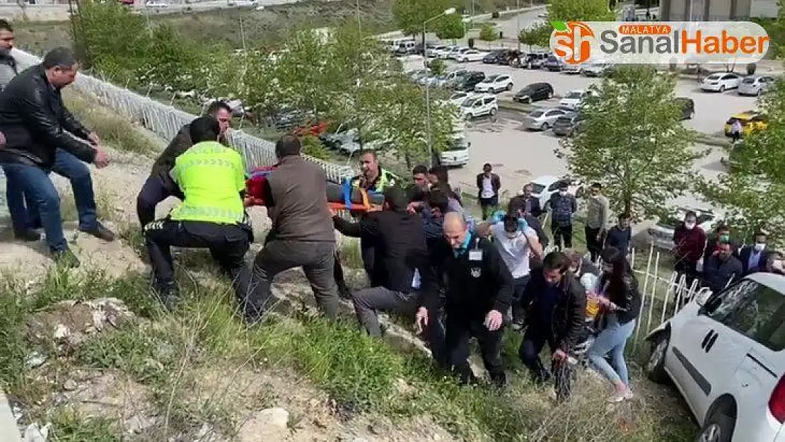 Önce yayalara, sonra demir korkuluklara çarptı: 1'i ağır 3 yaralı