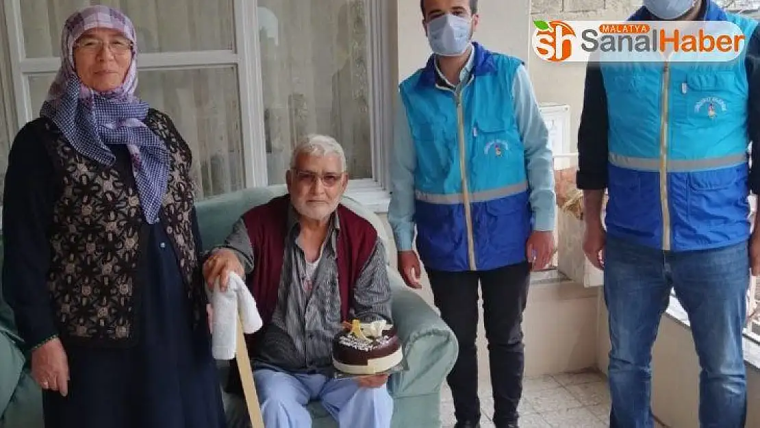 Onikişubat Belediyesi'nden yaşlılara doğum günü sürprizi