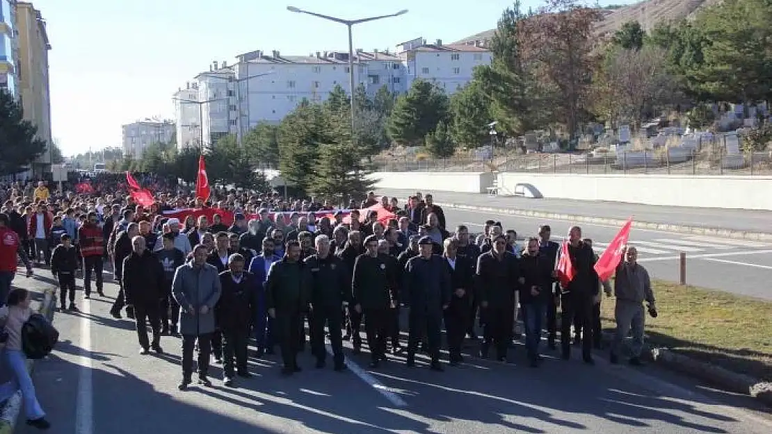 'Onlarca vatandaş şehitler için yürüdü'