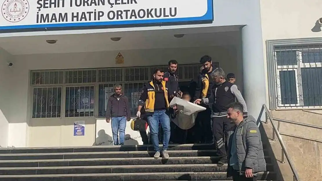 'Ortaokul öğrencisi okulda bıçaklandı'