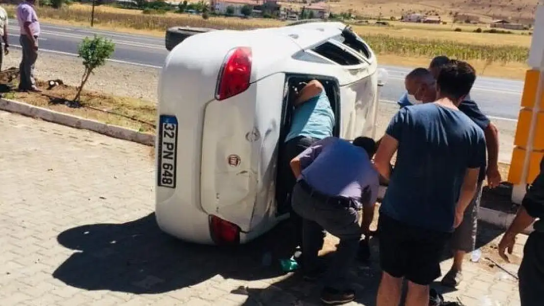 'Otomobil akaryakıt istasyonuna girdi: 4 Yaralı'