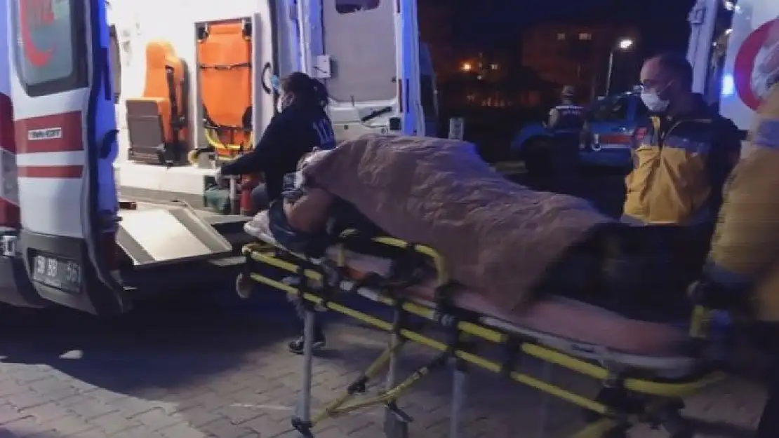 'Otomobil bariyerlere çarptı: 3 yaralı'