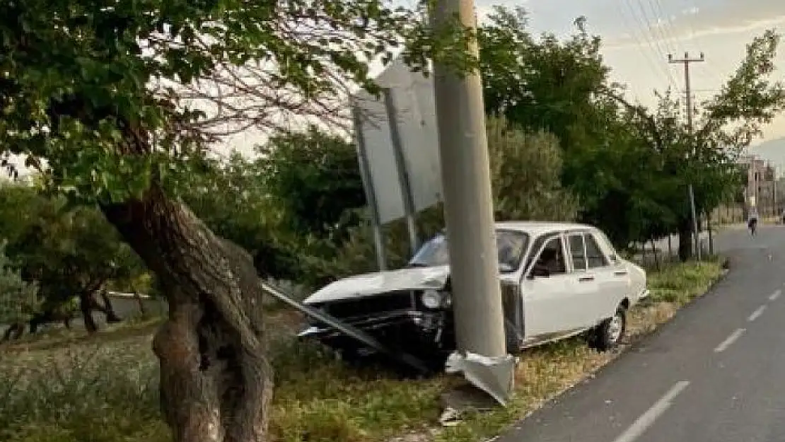 'Otomobil elektrik direğine çarptı: 1 yaralı'