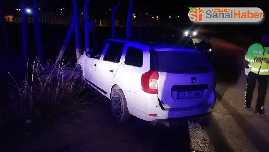 Otomobil elektrik trafosuna çarptı: 1 yaralı