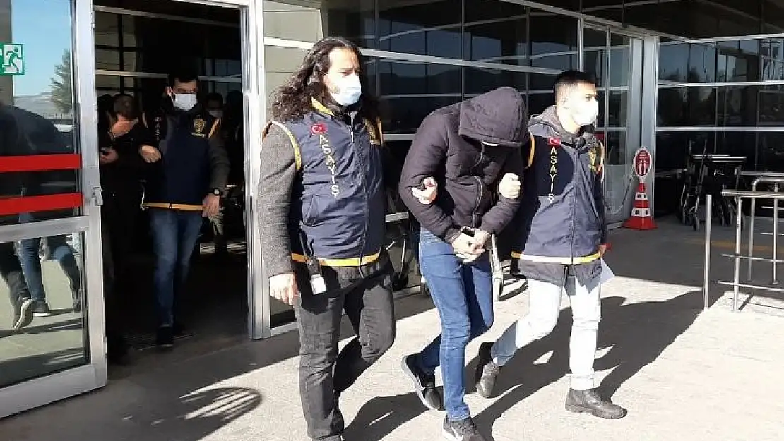 'Otomobil hırsızları adliyeye sevk edildi'