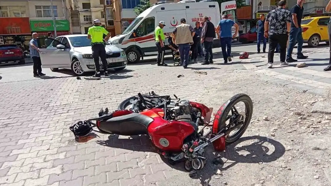 'Otomobil ile çarpışan motosikletin sürücüsü yaralandı'