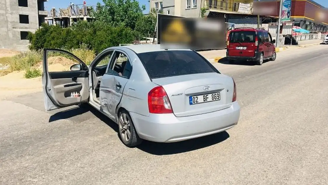 'Otomobil ile hafif ticari araç çarpıştı: 1 Yaralı'