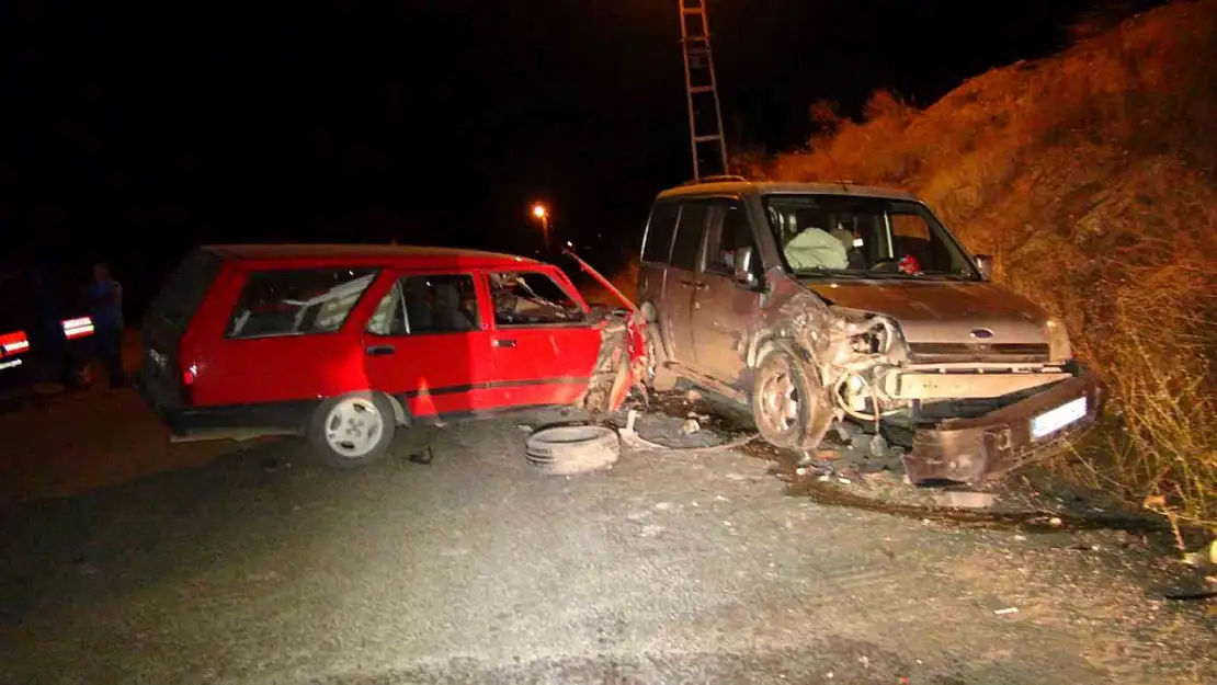 Malatya'da otomobil ile hafif ticari araç çarpıştı: 1 yaralı