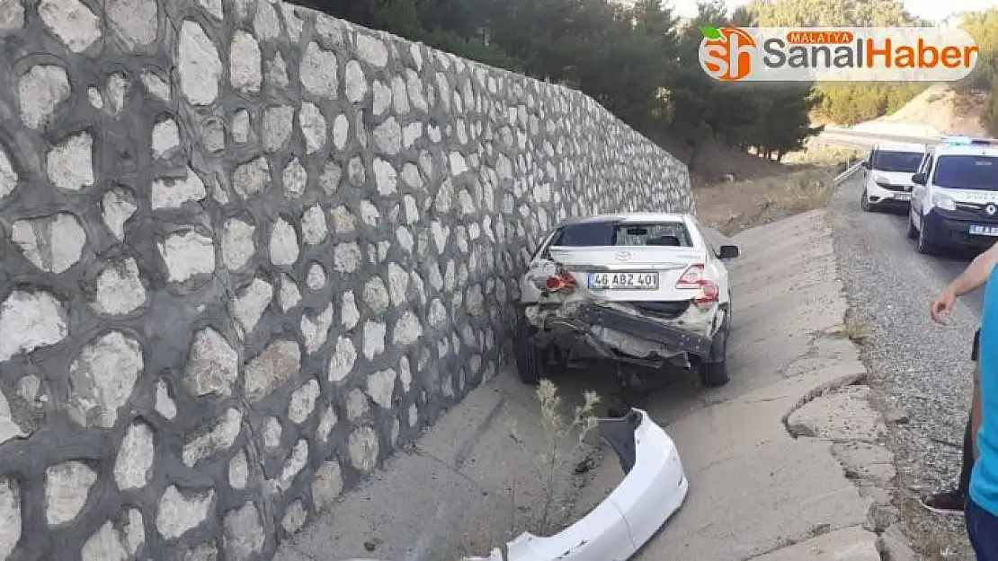 Otomobil ile kamyon çarpıştı: 1 yaralı