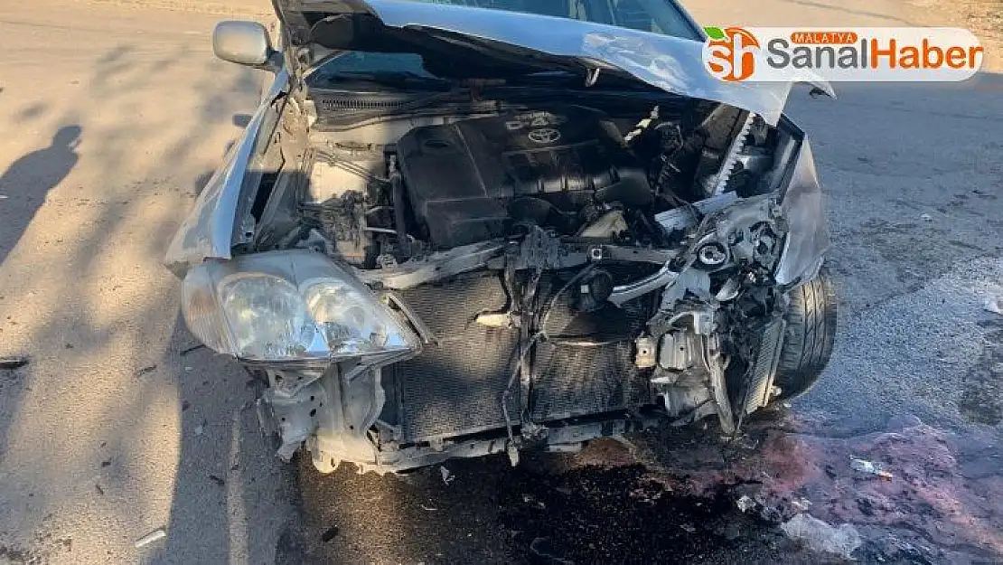 Otomobil ile minibüs çarpıştı: 4 yaralı