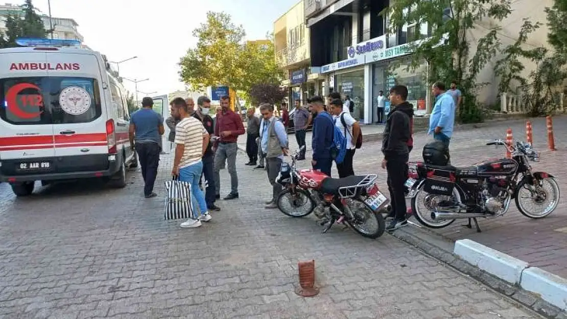 'Otomobil ile motosiklet çarpıştı: 1 yaralı'