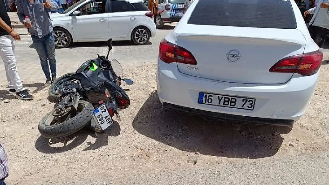 'Otomobil ile motosiklet çarpıştı: 1 yaralı'