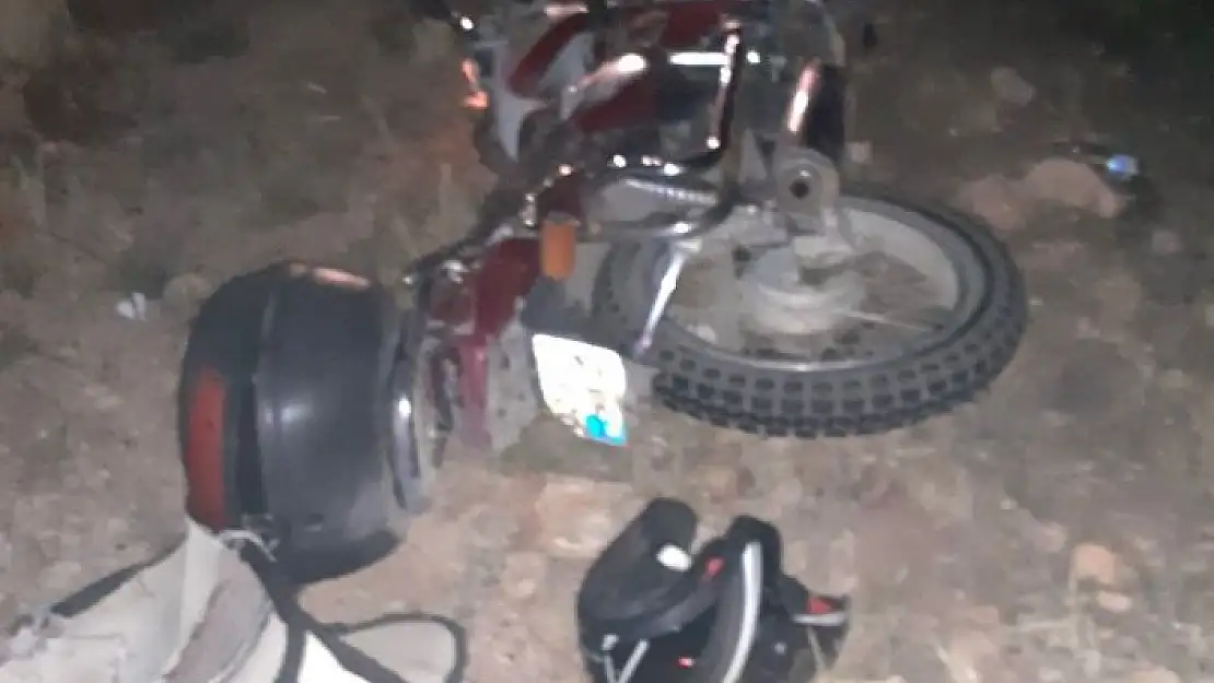 'Otomobil ile motosiklet çarpıştı: 2 yaralı'