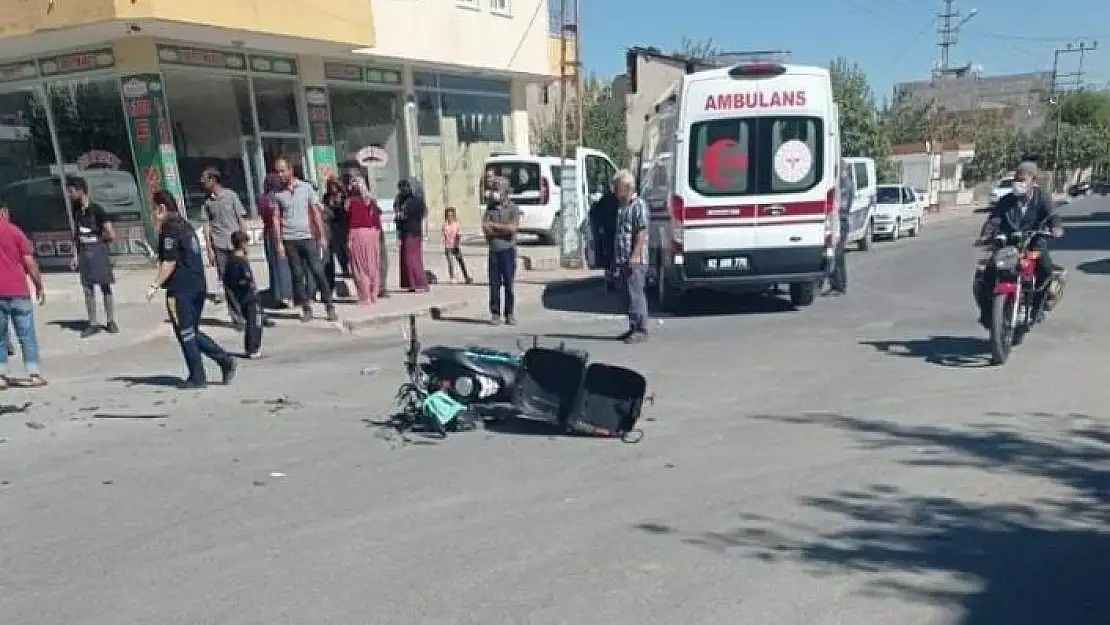 'Otomobil ile motosiklet çarpıştı: 2 yaralı'