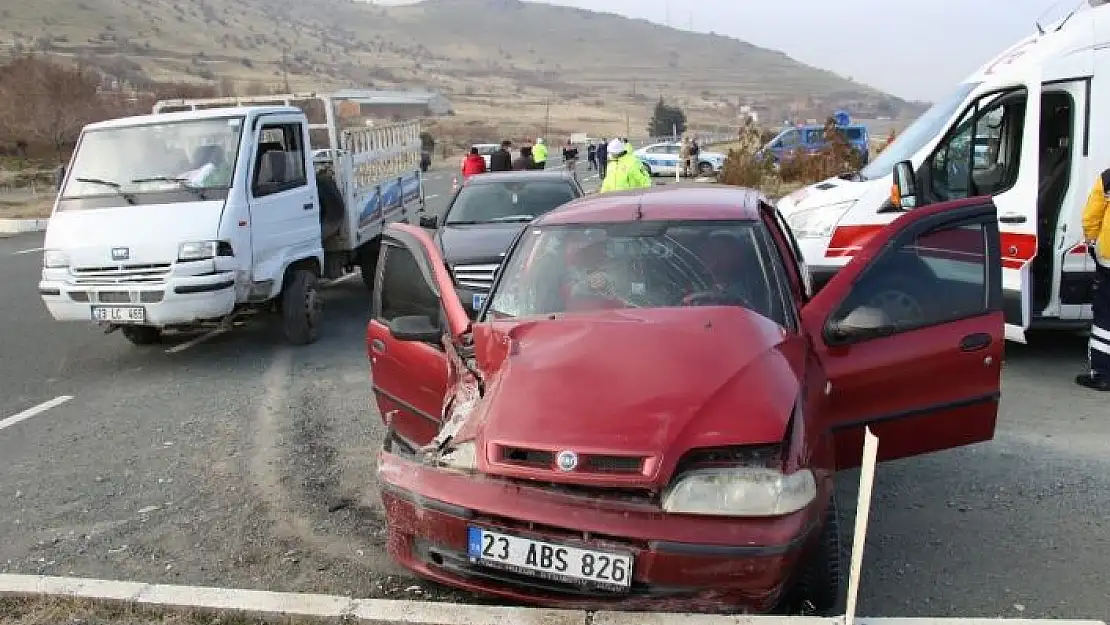 'Otomobil ile pikap çarpıştı: 1 yaralı'