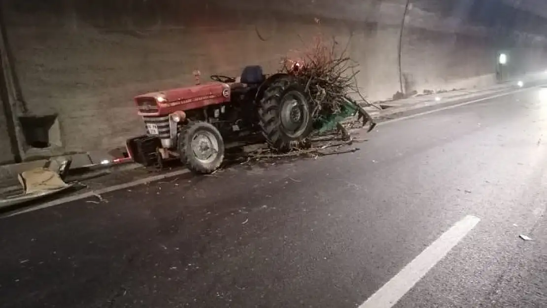 'Otomobil ile traktör çarpıştı 3 kişi yaralandı'