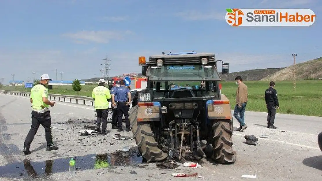 Otomobil ile traktör çarpıştı: 5 yaralı