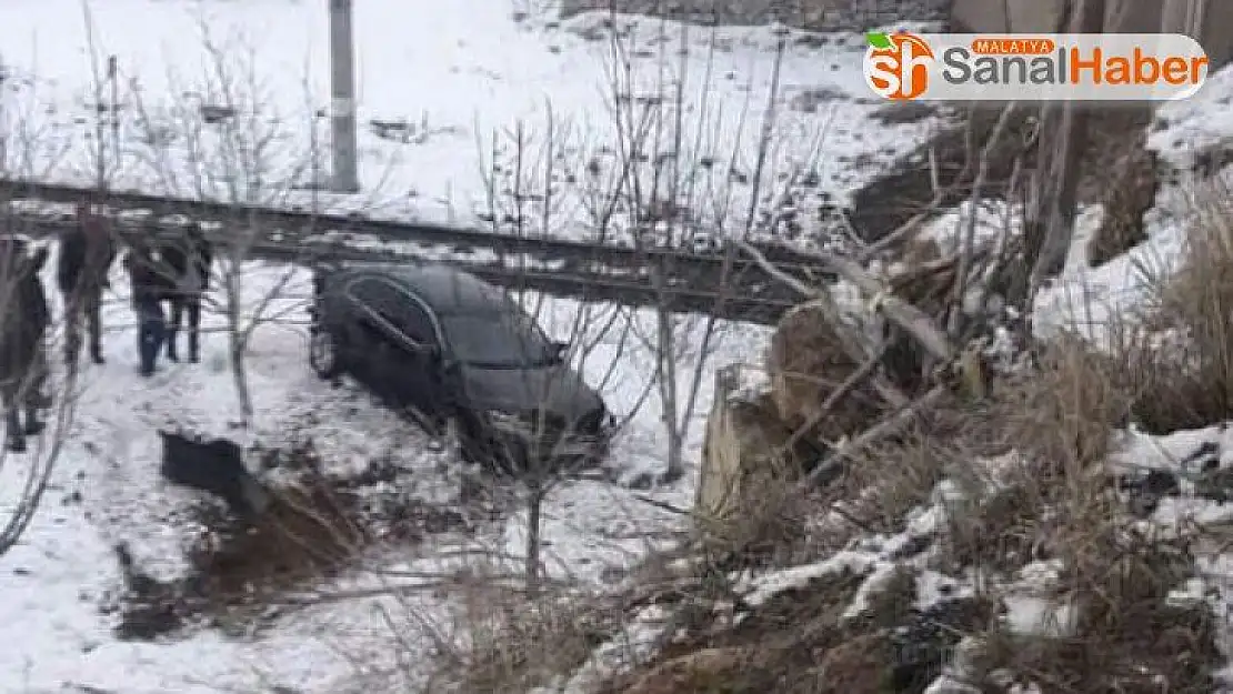 Malatya'da otomobil şarampole uçtu