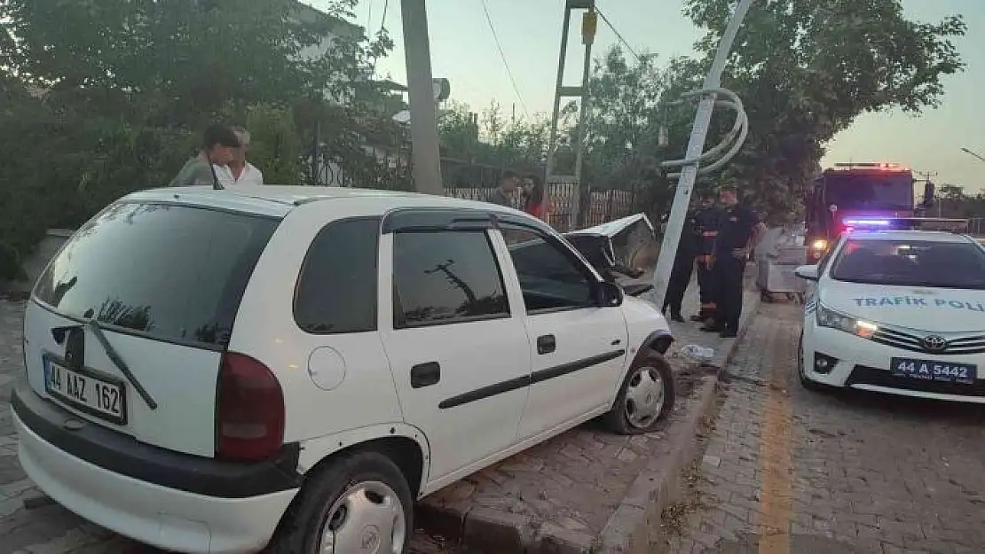 'Otomobil park halindeki araca çarptı: 1 yaralı'
