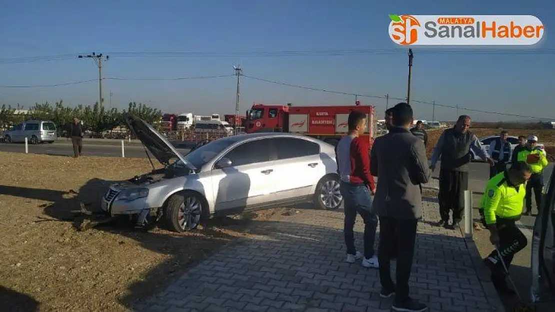 Otomobil refüje çarpıp takla attı: 3 yaralı