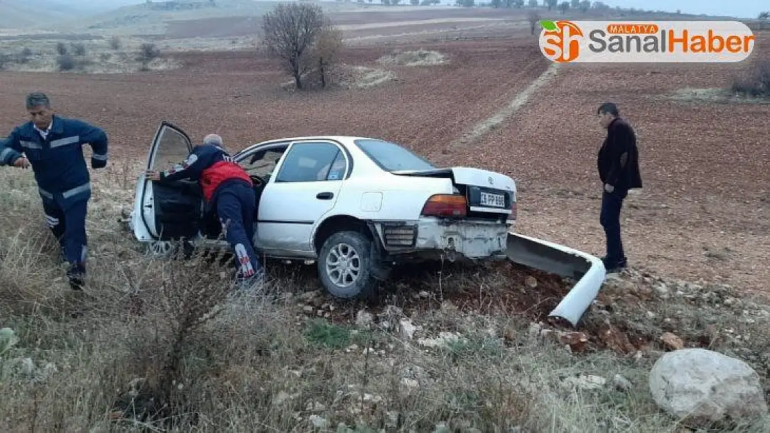 Otomobil şarampole uçtu: 2 yaralı