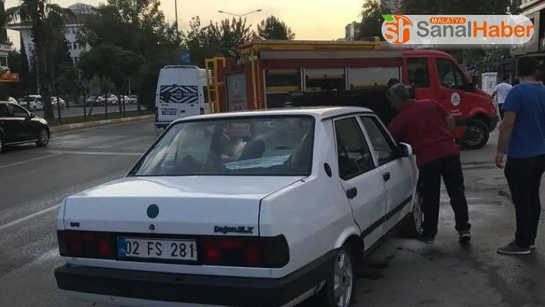 Otomobilde çıkan yangın büyümeden söndürüldü
