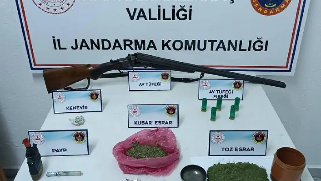 'Otomobilde yapılan aramada uyuşturucu çıktı'