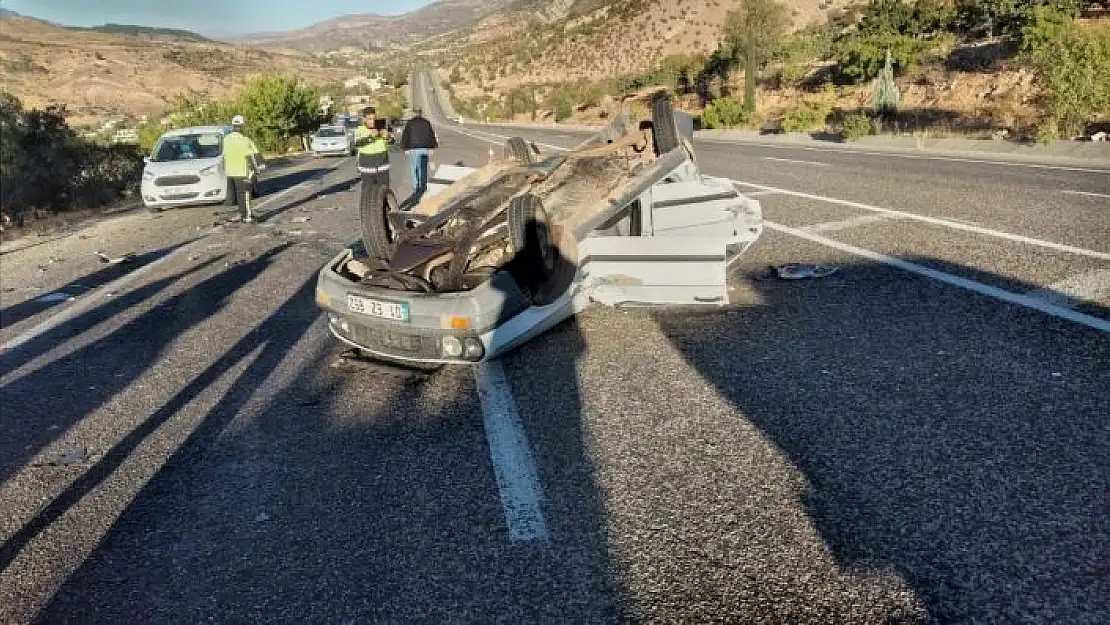 'Otomobilin arkadan çarptığı araç takla attı: 2 yaralı'