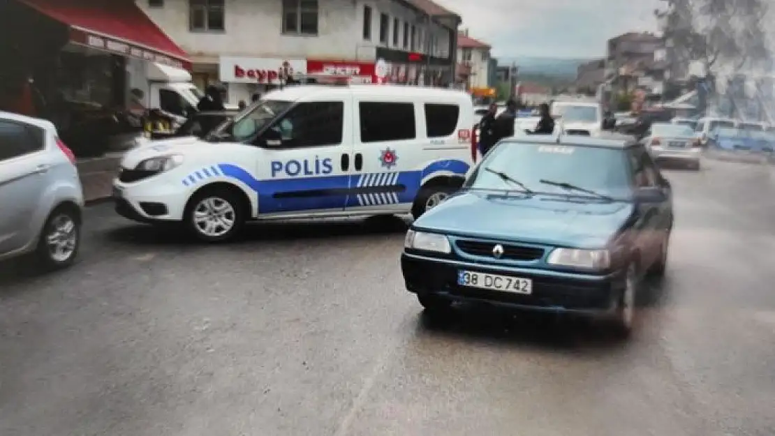 'Otomobilin çarptığı kadın yaralandı'
