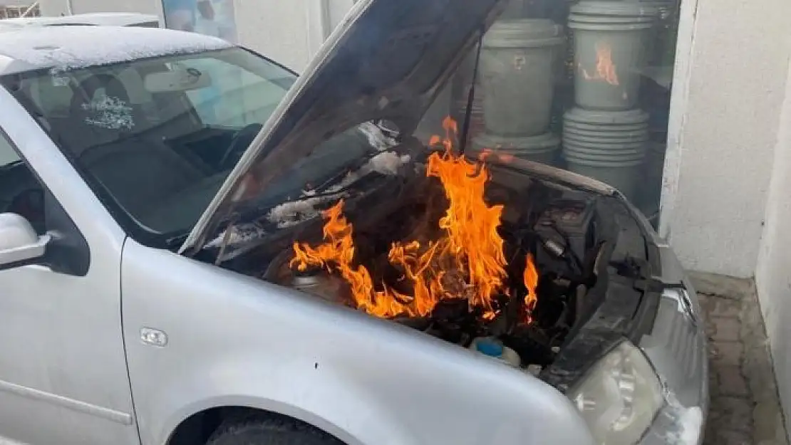 'Otomobilin motor kısmı alev aldı'