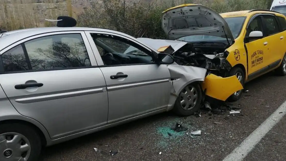'Otomobiller çarpıştı: 1 ölü, 3 yaralı'