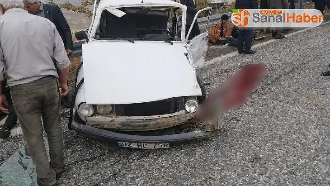 Otomobiller kafa kafaya çarpıştı: 1'i ağır 7 yaralı