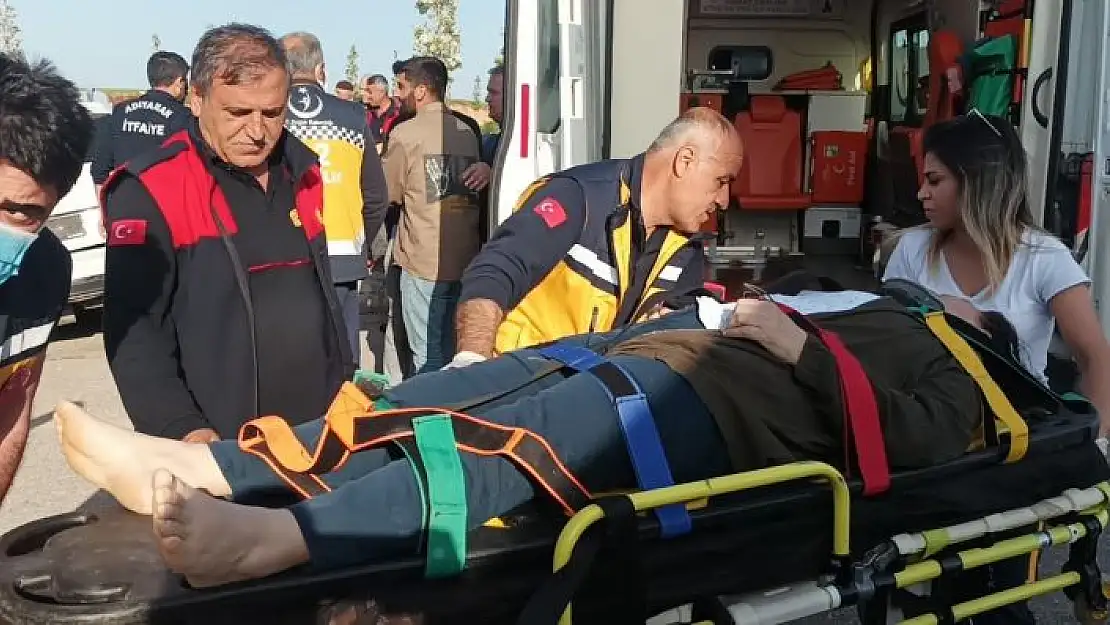 'Otomobiller kavşakta çarpıştı: 5 yaralı'