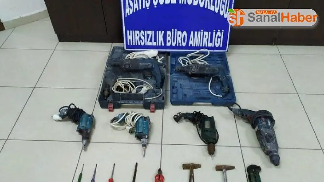 Otomobillerden malzeme çalan 3 kişi yakalandı