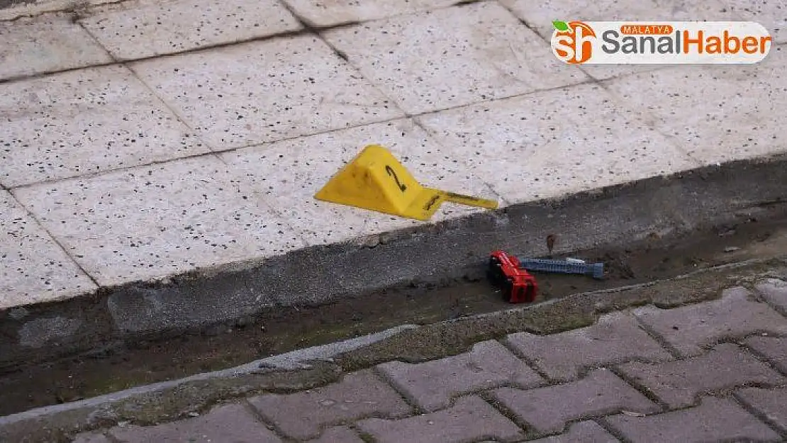 Oyuncağının peşinden giderek 2 kattan düşen çocuk hayatını kaybetti